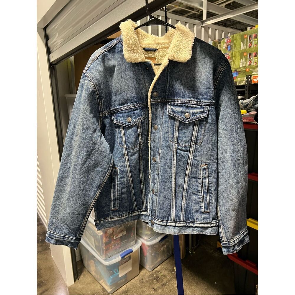 Gap Sherpa-Lined Jean Jacket Medium Light wash